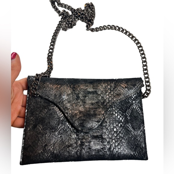 JJ Winters Snakeskin Crossbody Envelope Purse with silver Chain - Picture 2 of 11